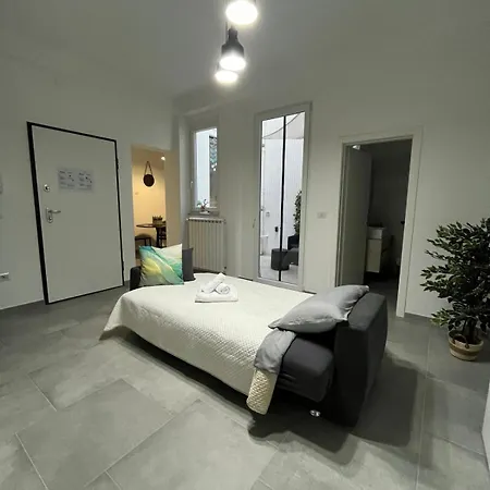 Goodbye Moon Brindisi