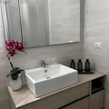 Goodbye Moon Brindisi