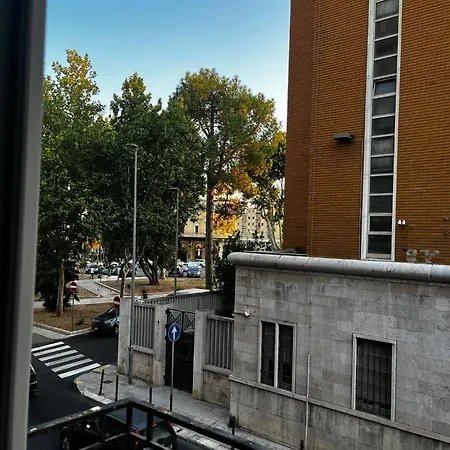 Goodbye Moon * Brindisi